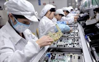 Китайская фабрика по производству телефонов – сборочные цеха